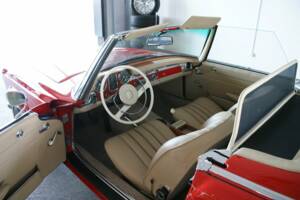 Image 6/8 de Mercedes-Benz 250 SL (1967)