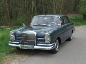 Image 2/31 of Mercedes-Benz 220 SE b (1963)