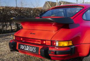 Image 18/30 of Porsche 911 Turbo 3.3 (1988)