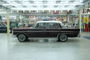 Image 4/50 of Mercedes-Benz 300 SE lang (1965)