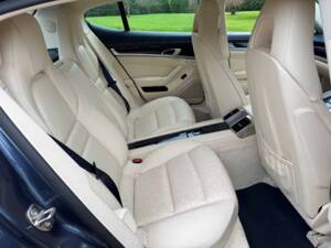 Bild 32/36 von Porsche Panamera 4S (2009)