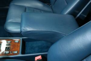 Bild 25/50 von Mercedes-Benz 560 SEC (1988)