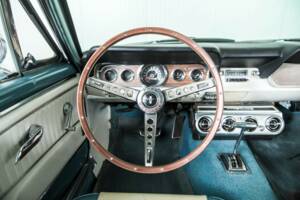 Image 16/50 of Ford Mustang 302 (1966)