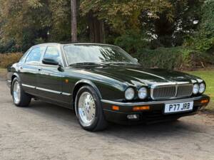 Image 1/31 of Jaguar XJ 6 4.0 Sovereign (1996)