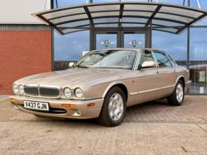 Bild 9/32 von Jaguar XJ 8 Sovereign (1999)