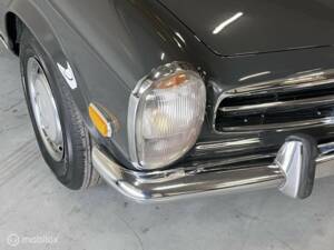 Image 23/40 of Mercedes-Benz 280 SL (1970)