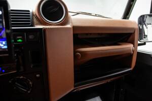 Image 27/44 of Land Rover Defender 90 (2011)