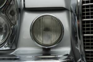 Image 29/95 of Mercedes-Benz 280 SE 3,5 (1970)