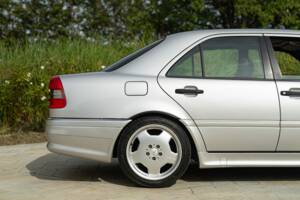 Image 15/50 of Mercedes-Benz C 36 AMG (1995)