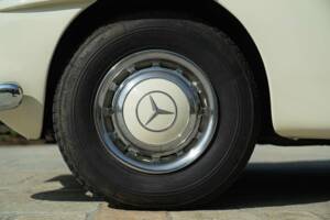 Image 41/50 of Mercedes-Benz 190 SL (1959)