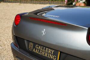 Bild 25/50 von Ferrari California (2010)