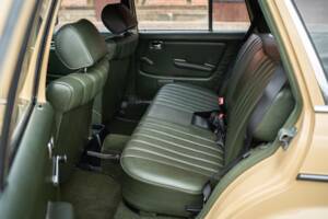 Image 47/53 de Mercedes-Benz 200 T (1982)