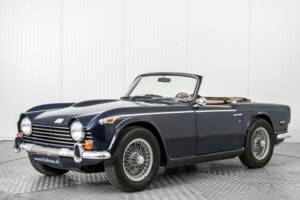 Image 1/50 of Triumph TR 250 (1968)