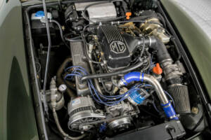 Image 39/50 of MG RV8 (1994)