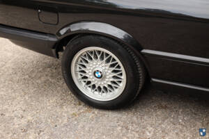 Bild 24/83 von BMW 325i (1990)