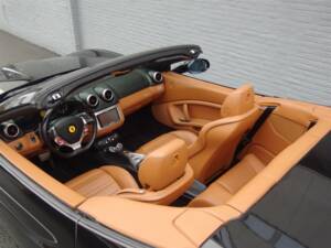 Image 31/99 of Ferrari California (2010)