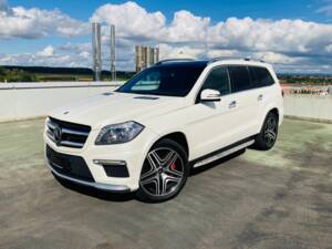 Image 3/14 of Mercedes-Benz GL 63 AMG (2015)