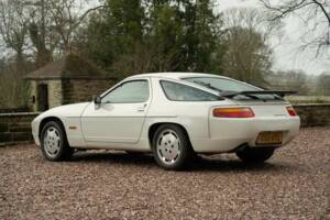 Image 4/50 of Porsche 928 S4 (1990)