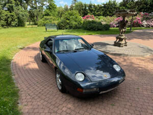 Immagine 6/77 di Porsche 928 GT (1990)