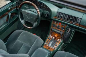 Image 30/54 of Mercedes-Benz 500 SEL (1992)