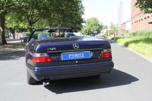 Image 20/21 of Mercedes-Benz E 320 (1995)