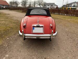 Image 17/77 de Jaguar XK 150 3.4 S OTS (1958)