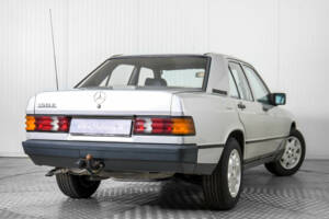 Image 41/50 of Mercedes-Benz 190 E (1986)