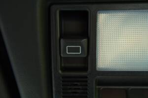 Image 46/63 of Mercedes-Benz 220 E (1993)