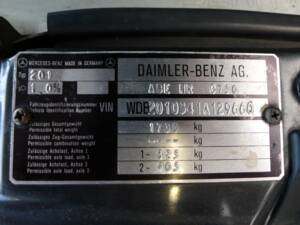Image 16/49 of Mercedes-Benz 190 E 2.3-16 (1984)