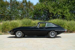 Image 4/50 de Jaguar E-Type (1968)