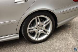 Image 34/72 of Mercedes-Benz E 55 AMG (2002)