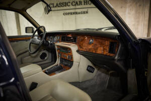 Image 55/97 of Daimler Double Six (1994)