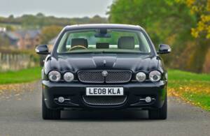 Image 3/50 of Jaguar XJ 8 4.2 (2008)