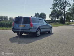 Image 7/40 of Volvo V 70 2.5T (2004)