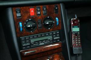 Immagine 25/50 di Mercedes-Benz 560 SEC (1990)
