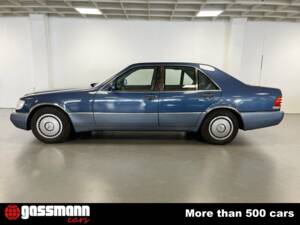 Image 4/15 de Mercedes-Benz 300 SE (1991)