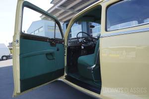 Image 24/50 of Lincoln Zephyr (1947)