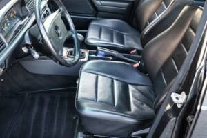 Immagine 4/50 di Mercedes-Benz 190 E 2.3-16 (1986)