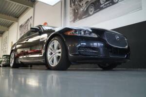 Image 17/32 of Jaguar XJ 5.0 (2011)