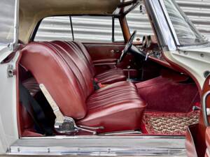 Image 30/33 of Mercedes-Benz 250 SE (1966)