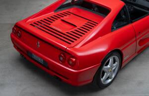 Image 14/37 of Ferrari F 355 F1 GTS (1997)