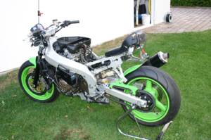 Image 4/5 of Kawasaki ZX-9R (2001)
