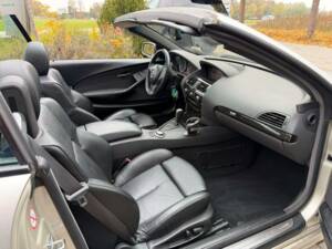 Image 16/24 of BMW 645Ci (2005)