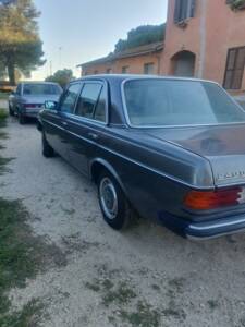 Bild 5/44 von Mercedes-Benz 240 D (1981)