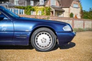 Image 25/50 of Mercedes-Benz SL 280 (1996)