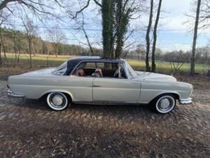 Image 29/54 of Mercedes-Benz 220 SE b (1963)