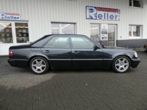 Bild 7/22 von Mercedes-Benz E 500 Limited (1994)