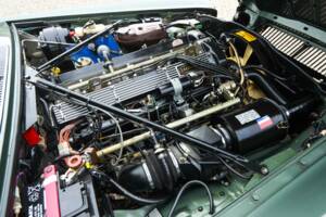 Image 11/50 of Jaguar XJ 6 4.2 (1985)