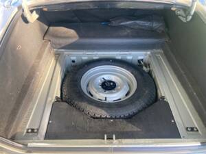 Image 26/60 of Jaguar XJ 6 4.2 (1972)
