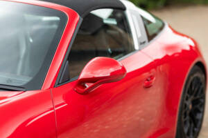 Immagine 32/50 di Porsche 911 Targa 4 GTS (2015)